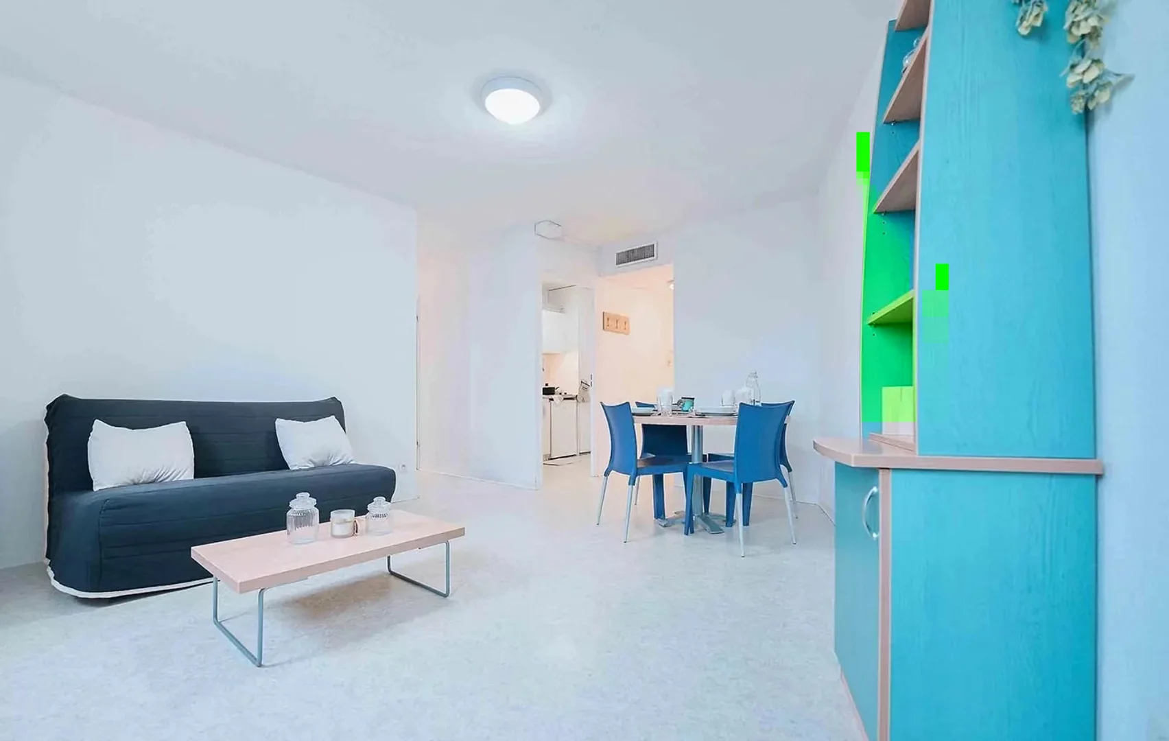 Chambre d'étudiant lumineuse et aérée avec accès facile à l'université dans 