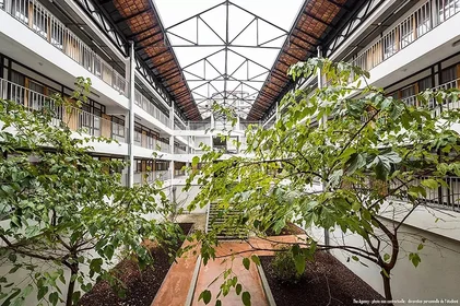 Studio at Rue Bechevelin, image 17 of 17