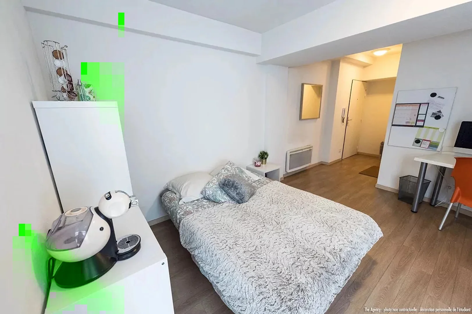 Chic studio apartment near campus in 