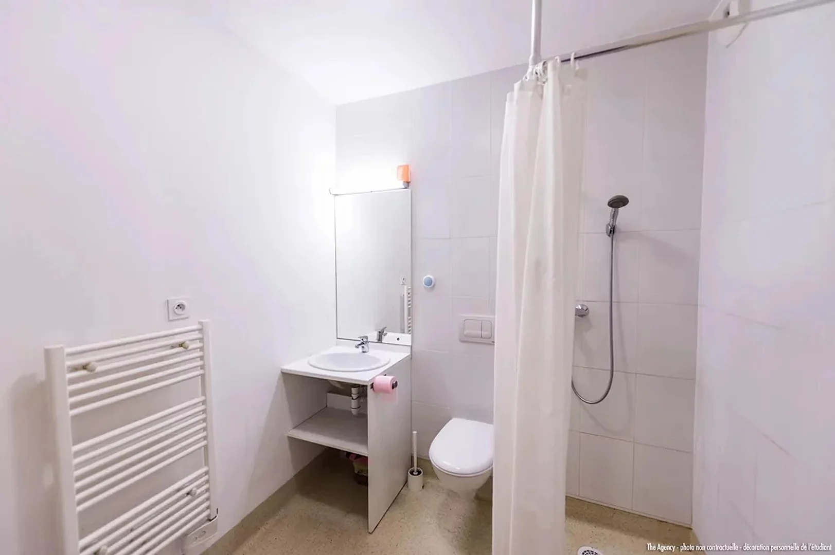 Minimalist student studio in  with efficient layout