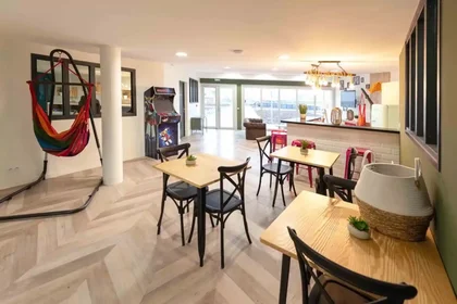 Stanza privata in Avenue Edouard Michelin, immagine 17 di 22