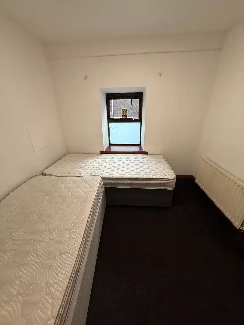 Chambre d'étudiant lumineuse et aérée avec accès facile à l'université dans 