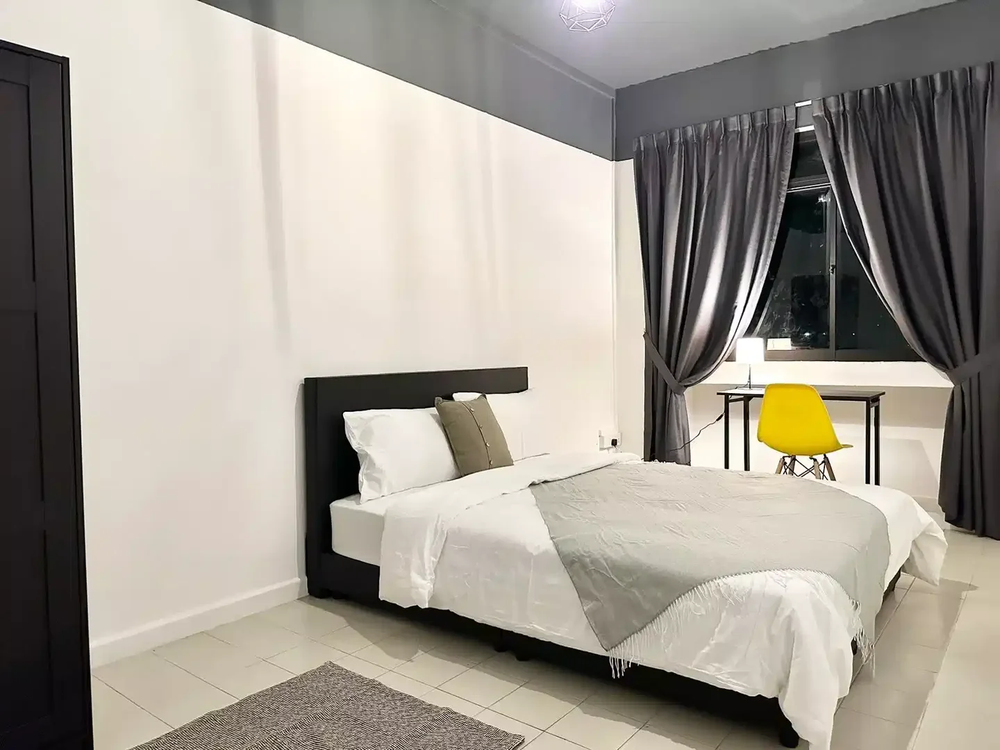 'de modern olanaklara sahip öğrenci dostu oda