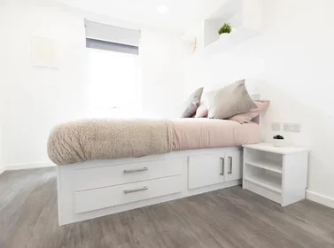 Privatzimmer in der Winnall Close, bild 8 von 39