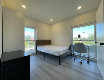 Chambre privée à West 37th Street, image 1 de 10