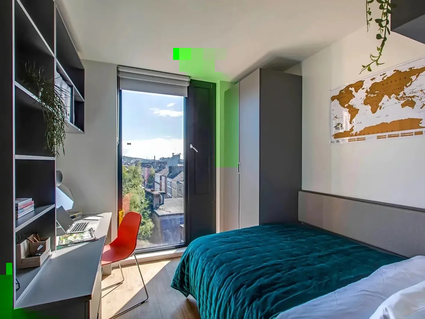 Quarto acessível para estudantes com iluminação ampla em 