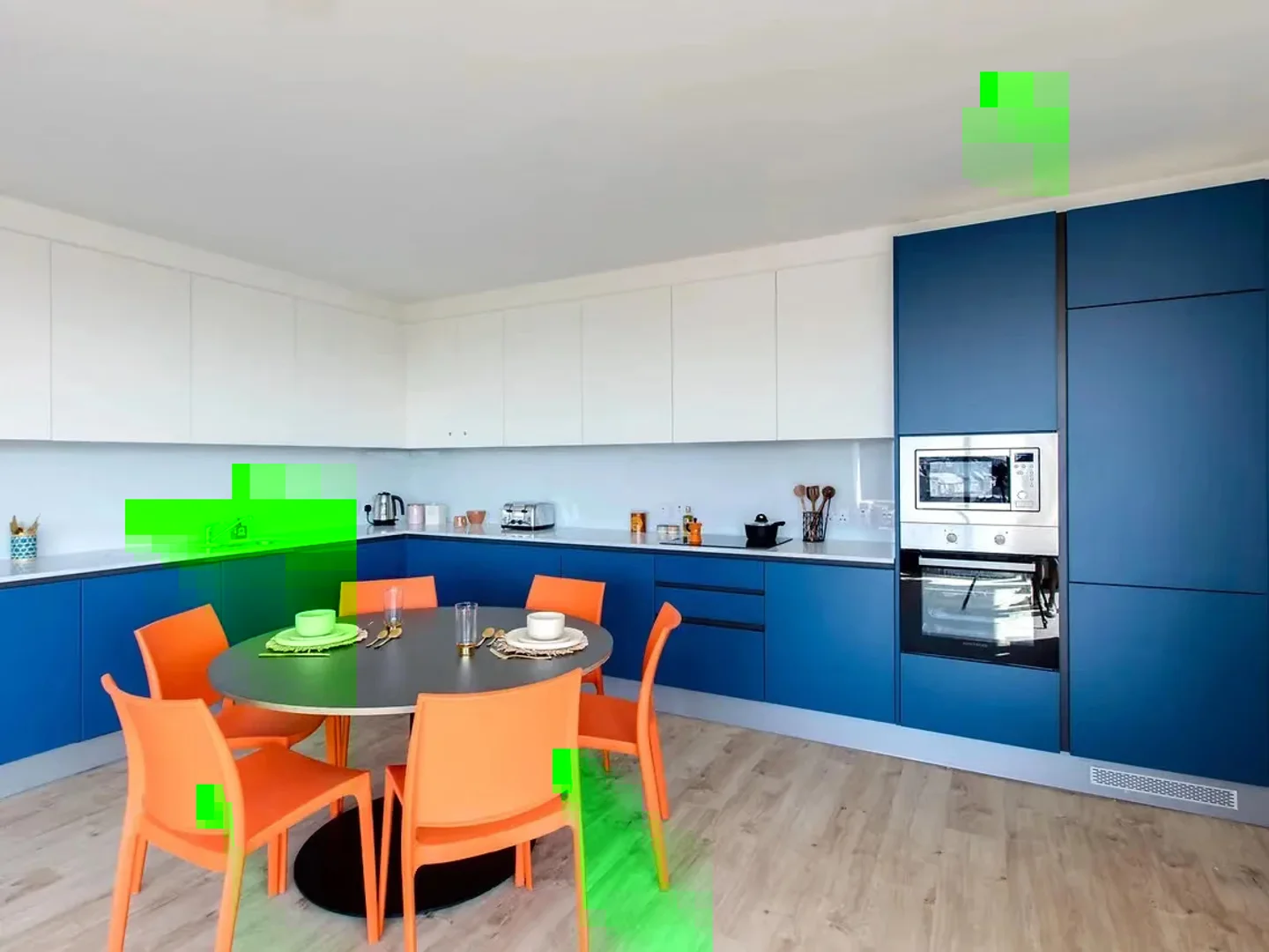 Quarto acessível para estudantes com iluminação ampla em 