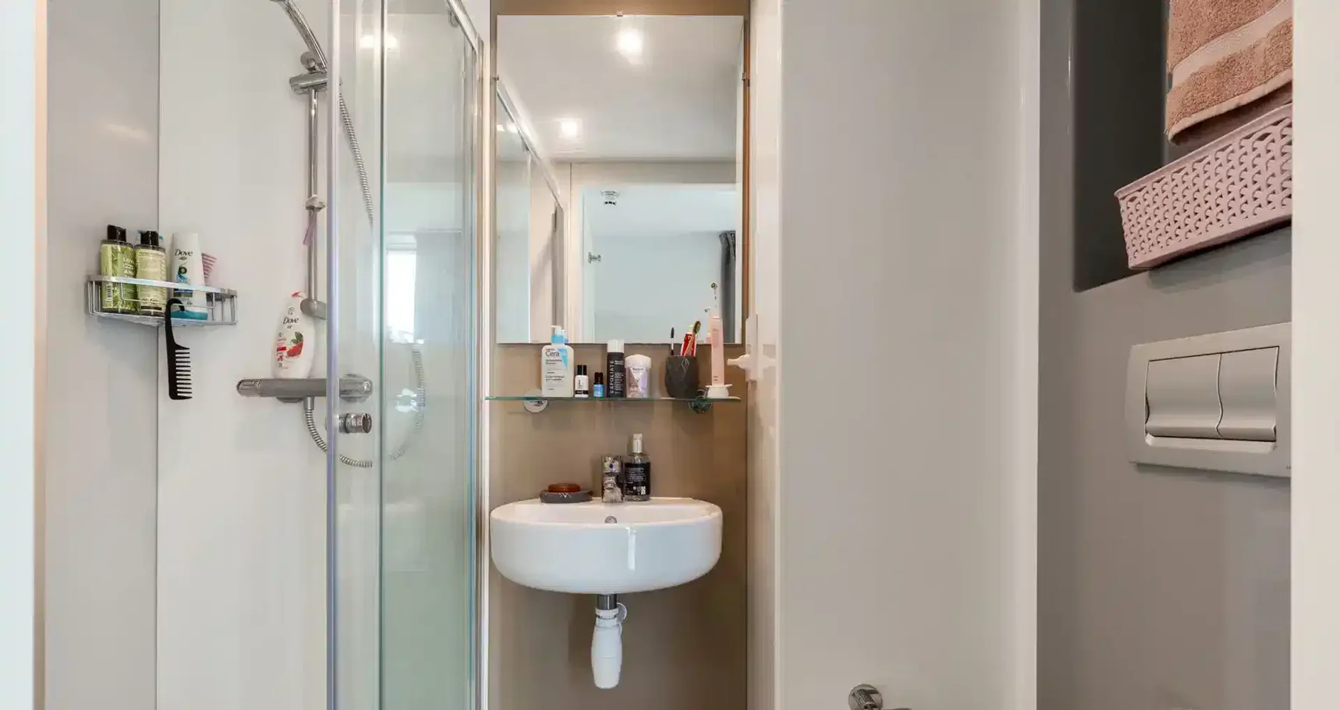 Quarto de estudante económico com localização conveniente em 