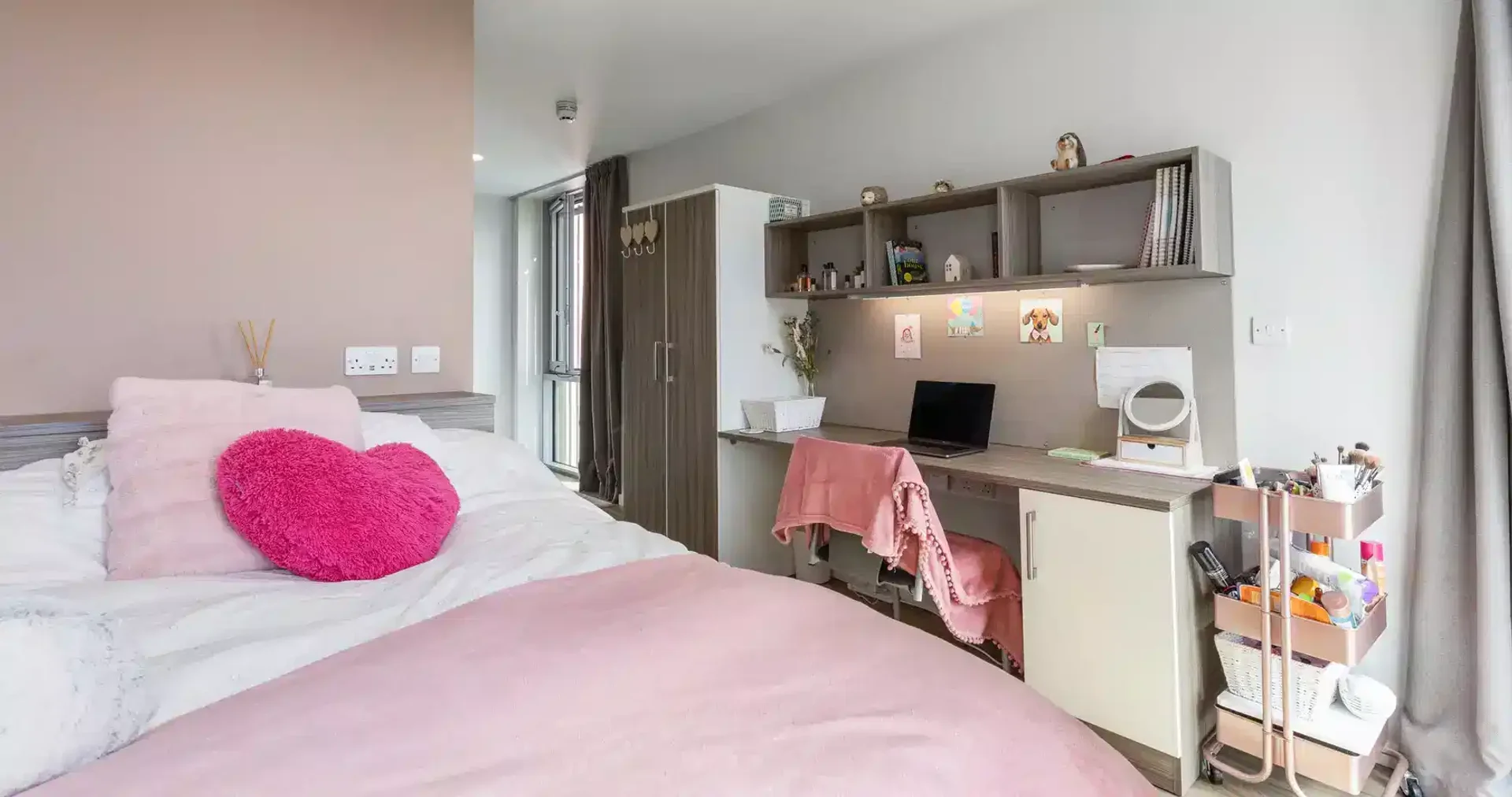 Quarto de estudante económico perto do campus em 