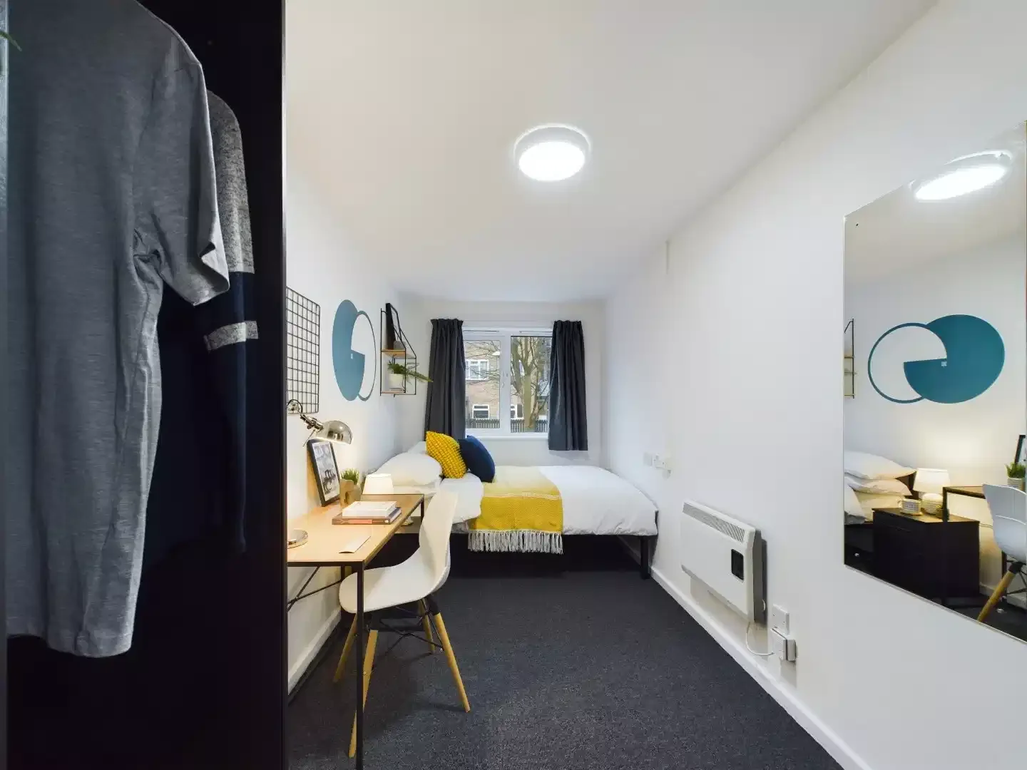 Chambre abordable pour les étudiants avec un bon éclairage dans 