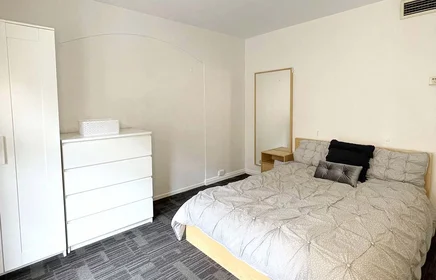 Private room at Flemington Road, image 1 of 10
