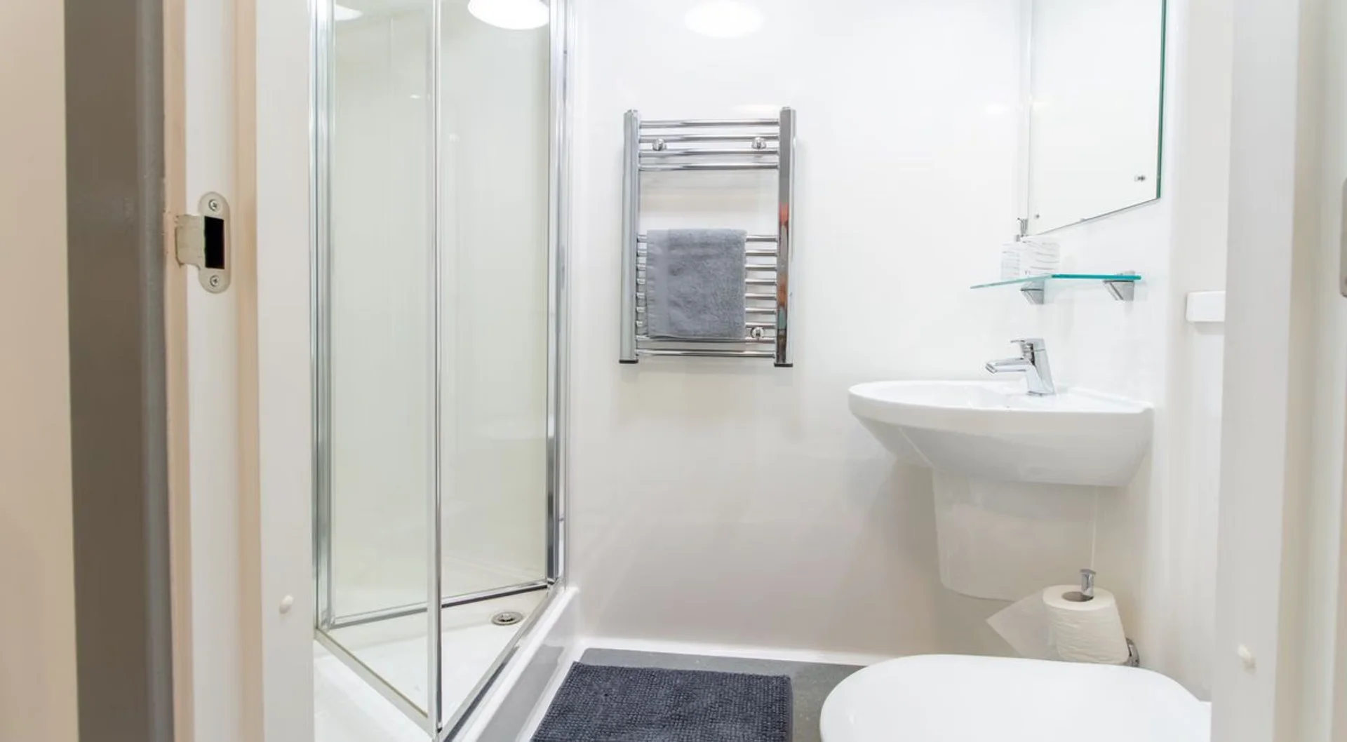 Niedrogi apartament typu studio z niezbędnymi funkcjami w 