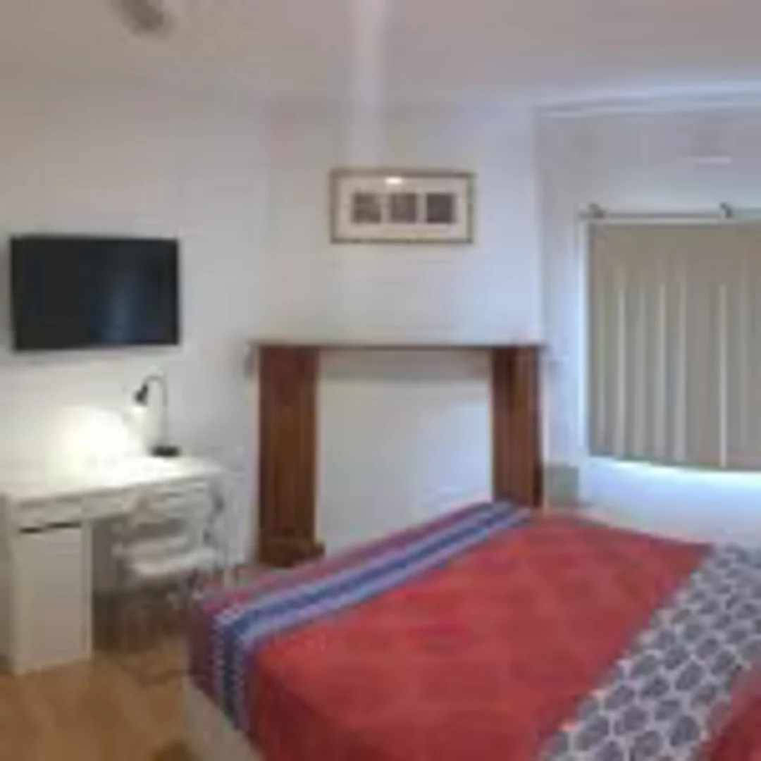 Habitación estudiantil amplia y cómoda en 