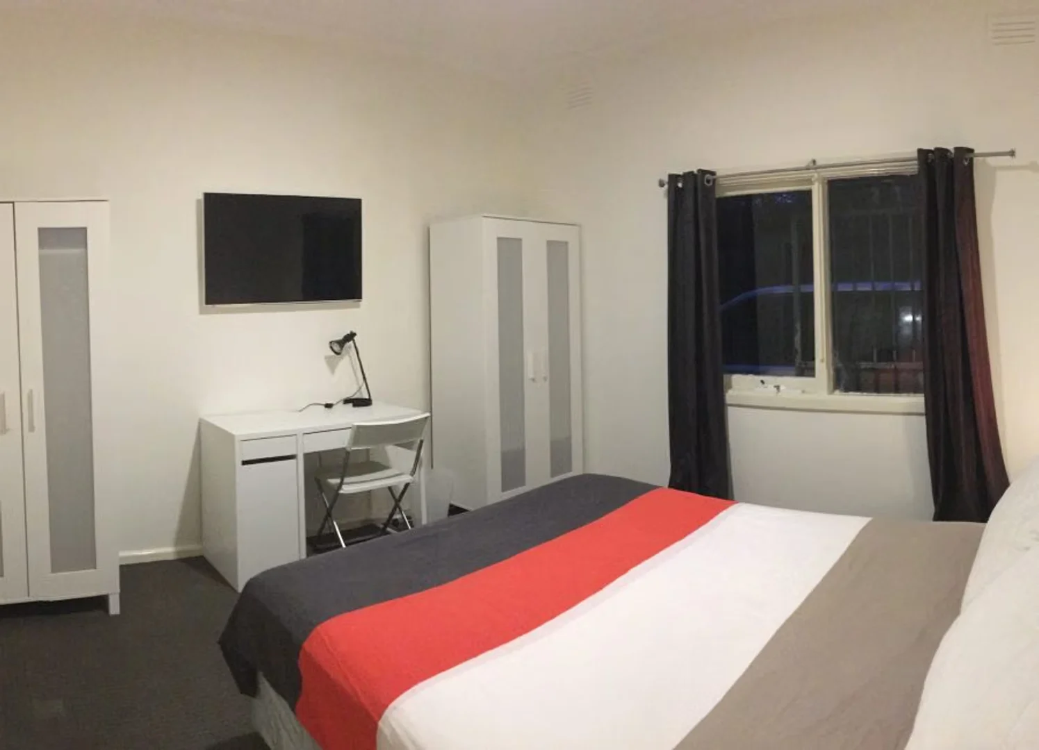 Camera per studenti in  con area studio e servizi in comune
