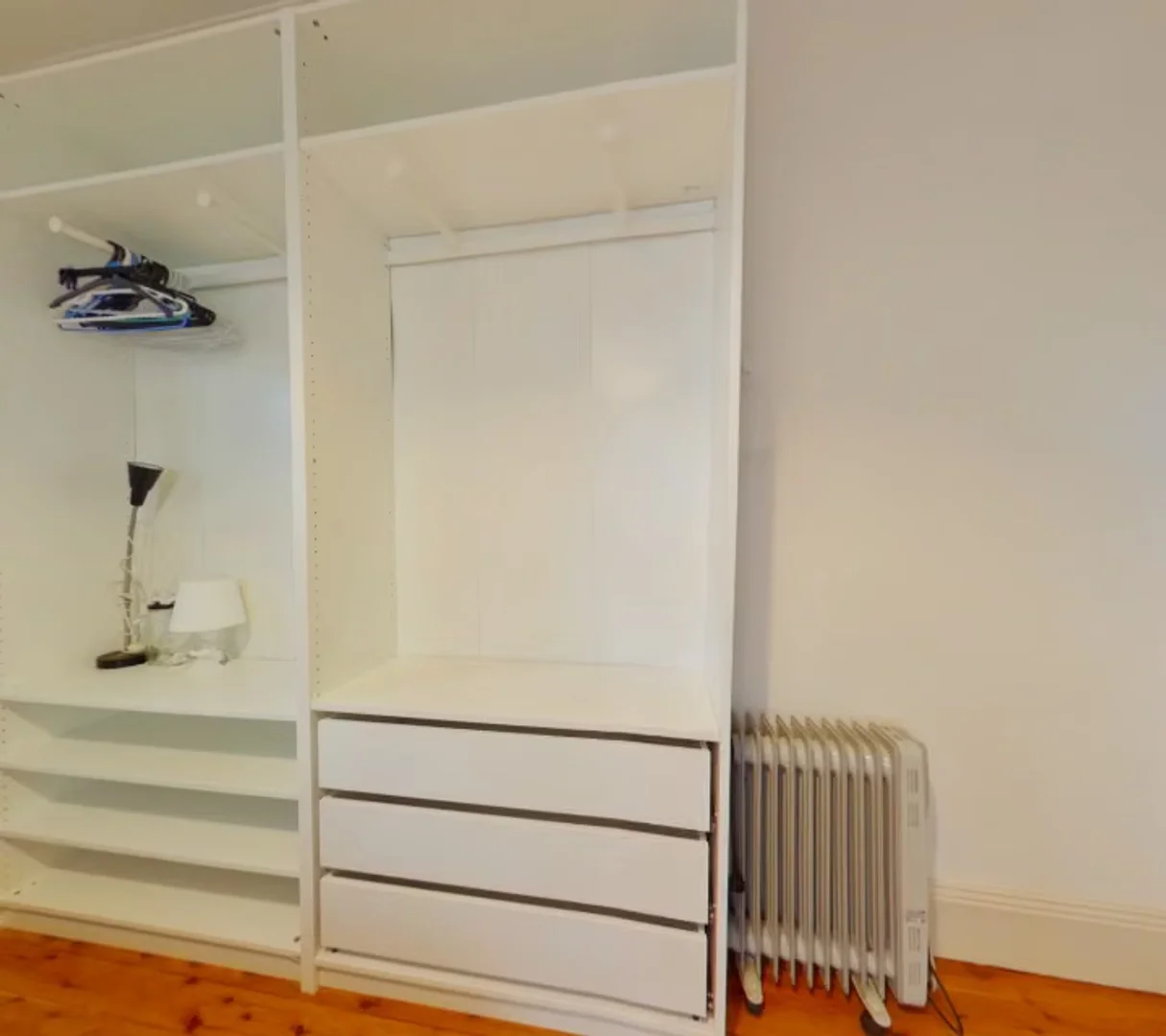 Chambre confortable pour étudiants disponible dans 