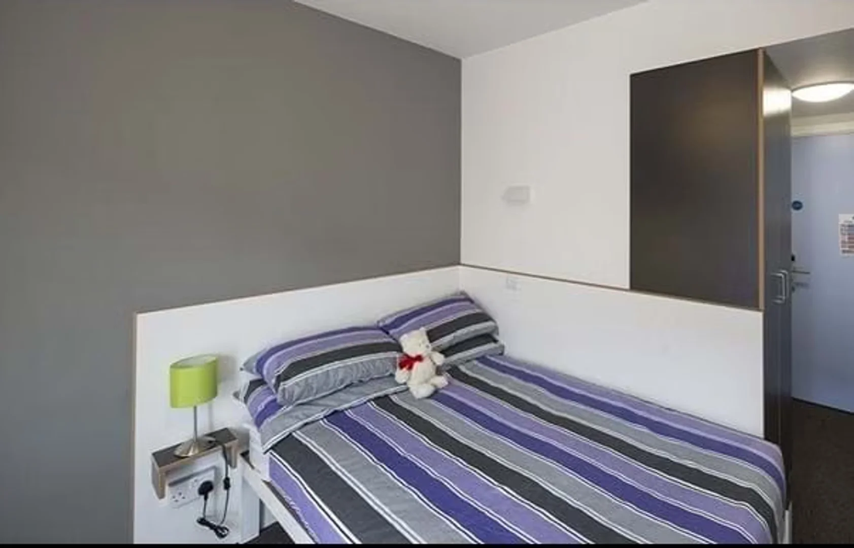 Economical student room with convenient location in 