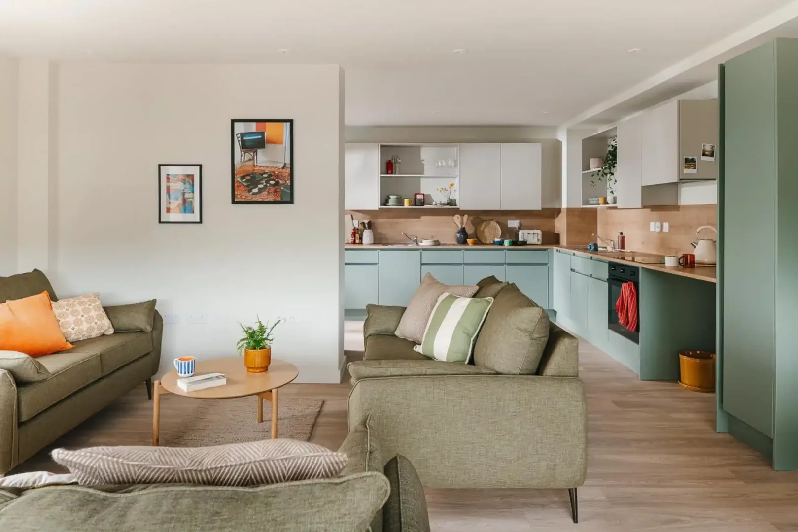 Student-friendly room in  with modern amenities