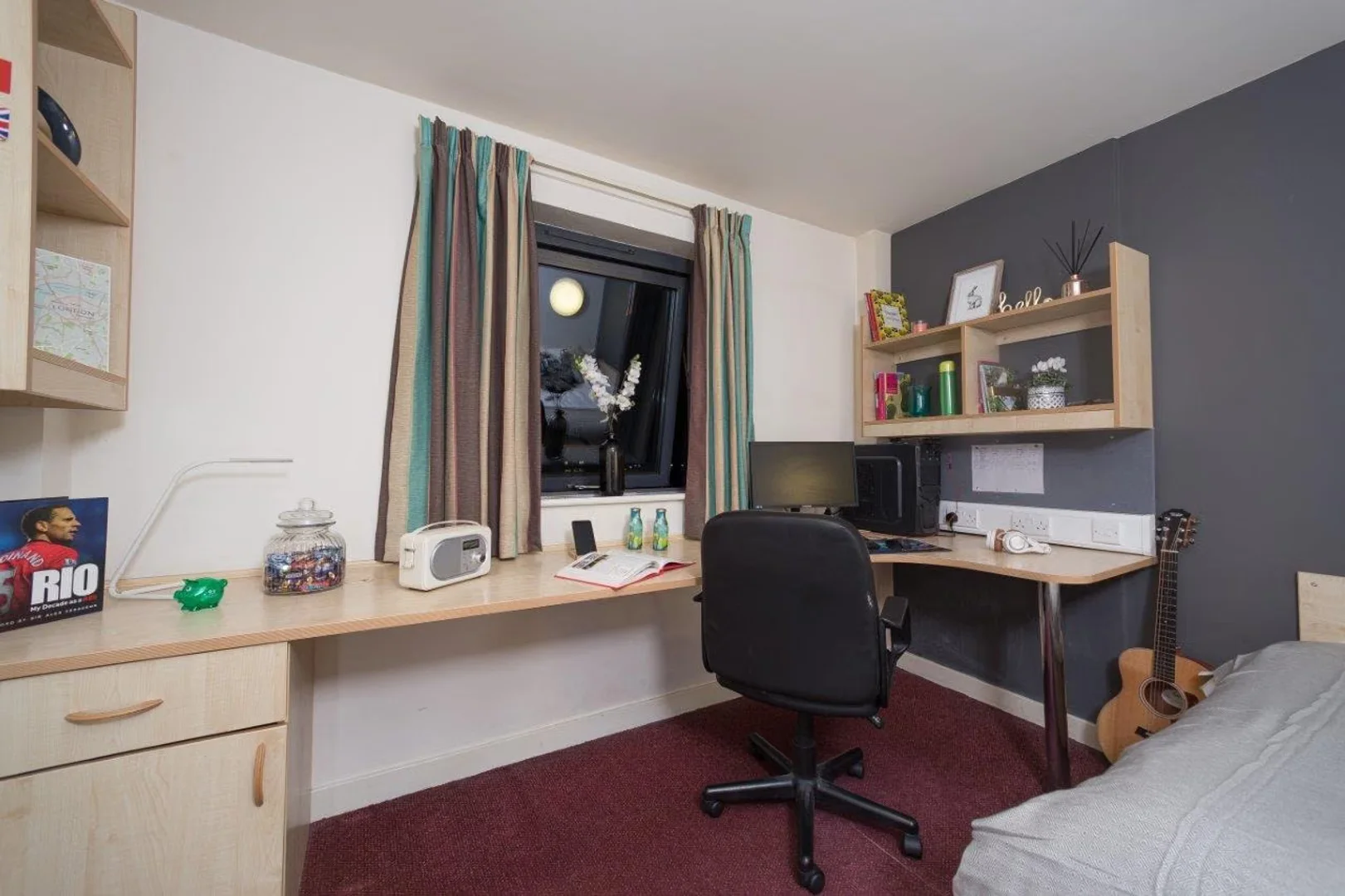 Habitación en apartamento estudiantil en alquiler en , completamente amueblado