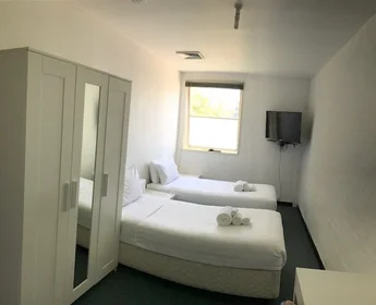 Chambre à louer avec lit double {area}