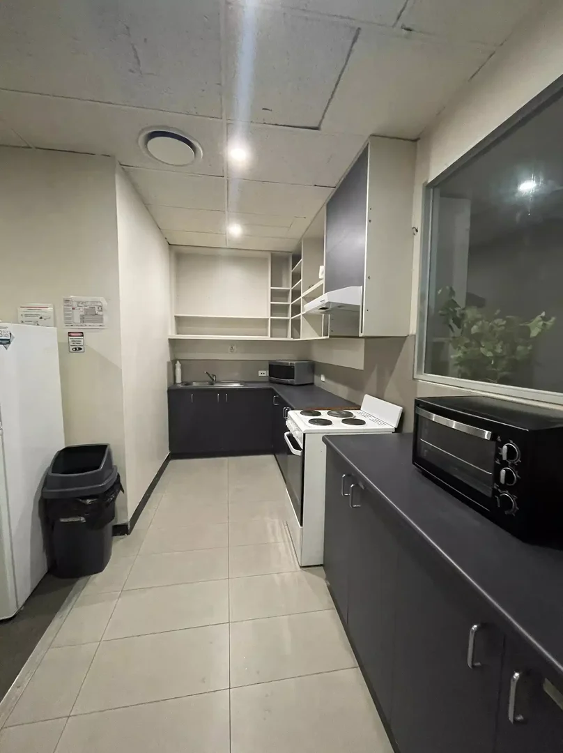 Chambre d'étudiant à avec espace d'étude et installations communes