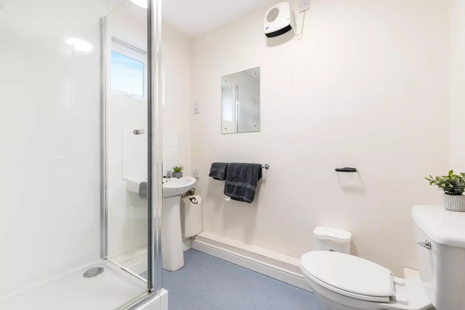 Habitación acogedora para estudiantes disponible en 