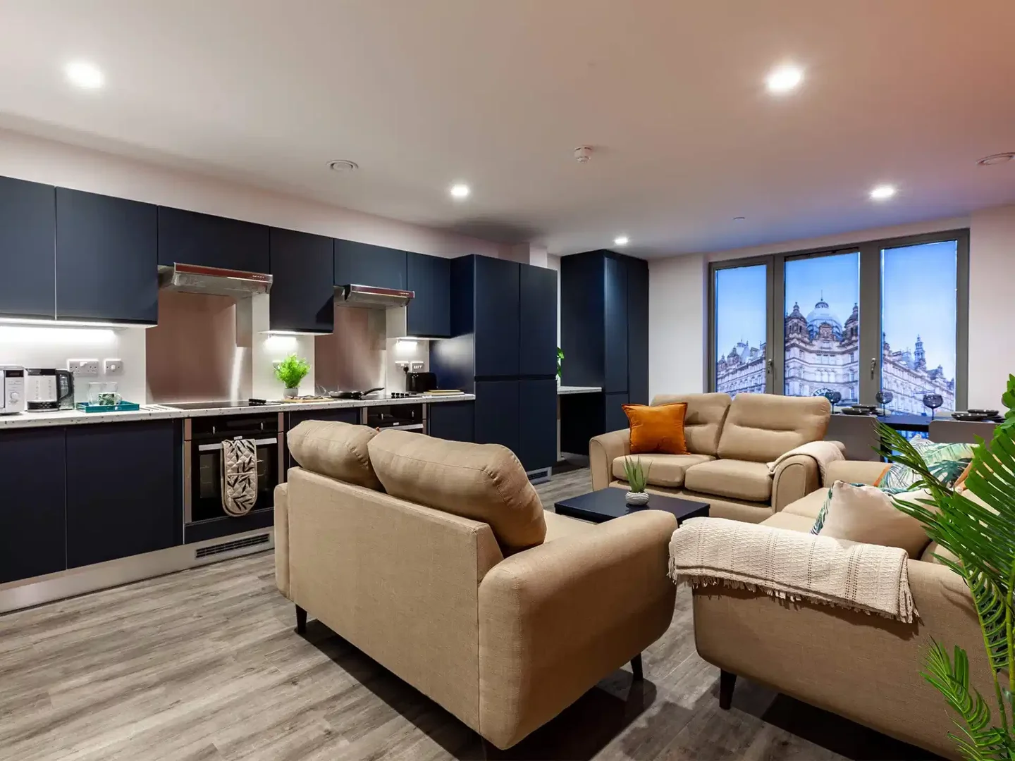 Bright and airy student room with easy university access in 