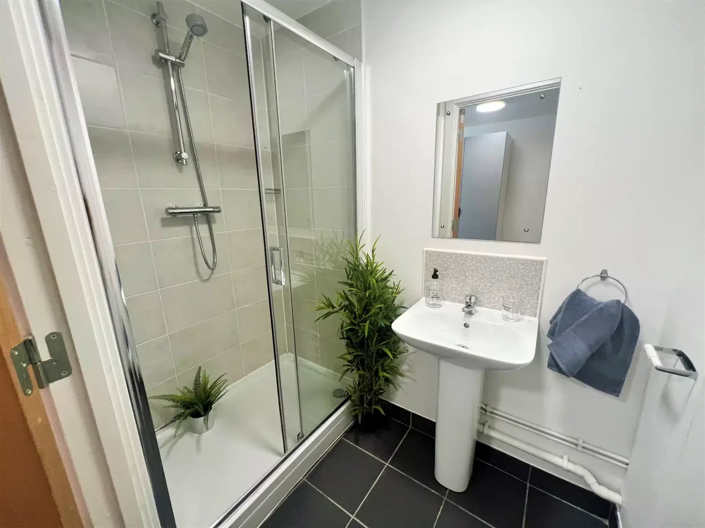 Quarto para alugar em apartamento de estudantes em , totalmente mobilado