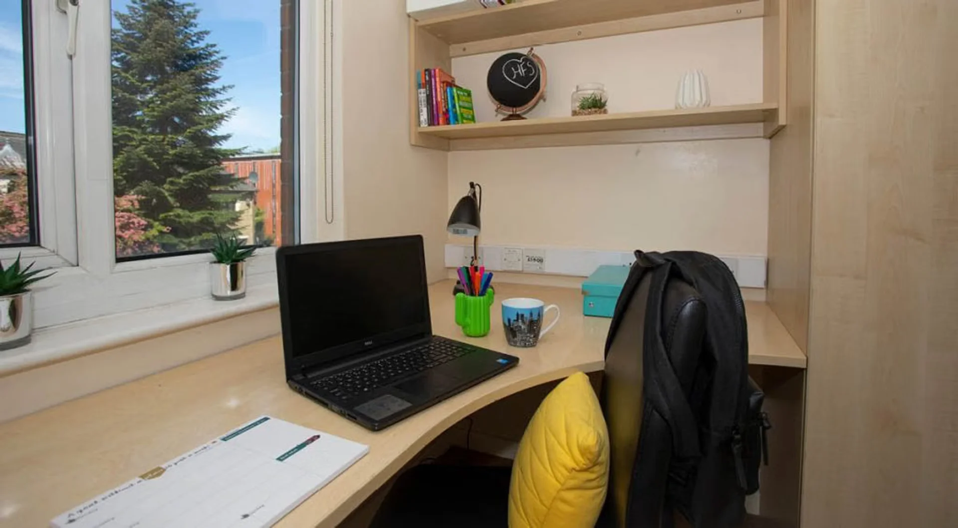 Habitación estudiantil económica con ubicación conveniente en 