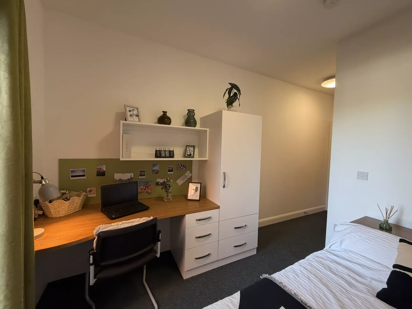 Budget-friendly student room close to campus in