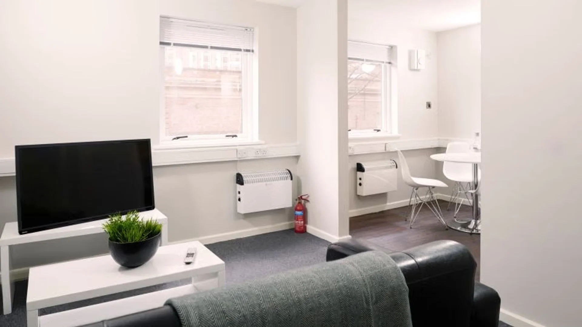 Chambre confortable pour étudiants disponible dans