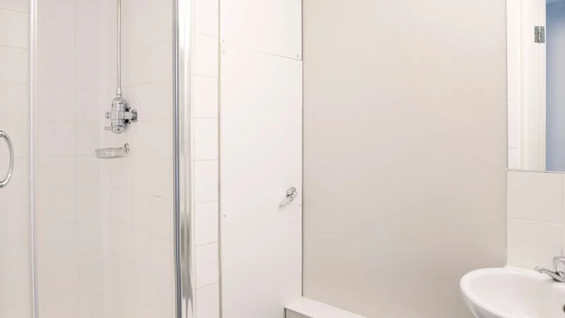 Chambre confortable pour étudiants disponible dans