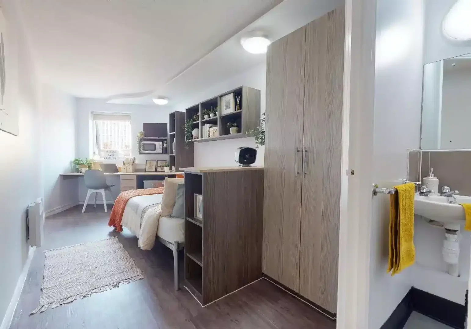 Funktionelles Studentenzimmer perfekt zum Studieren in 