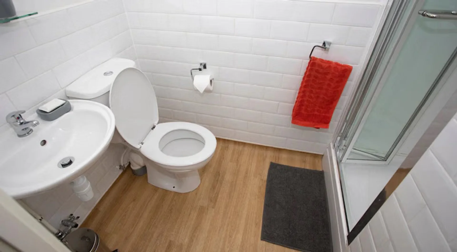 Quarto de estudante económico com localização conveniente em 