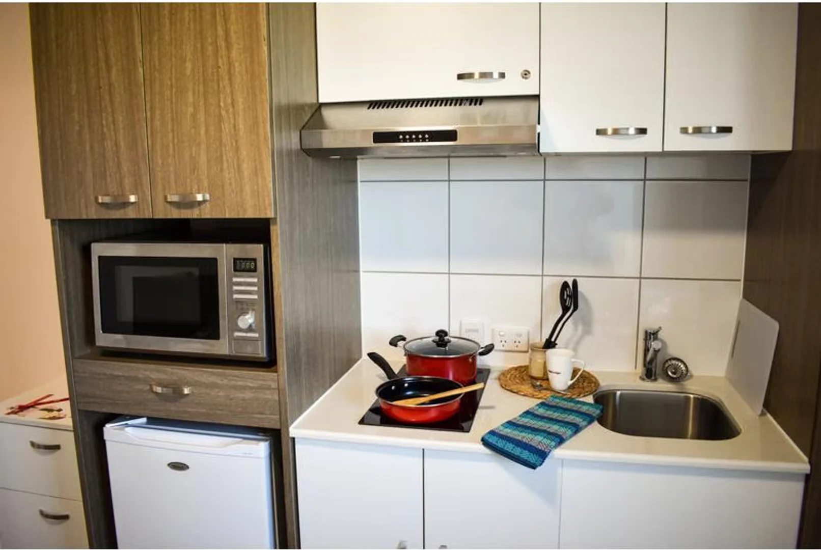 Chic studio apartment near campus in 