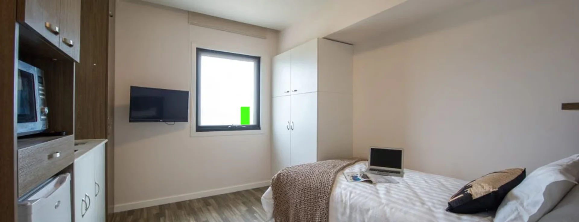 Modern student studio with complete amenities in 