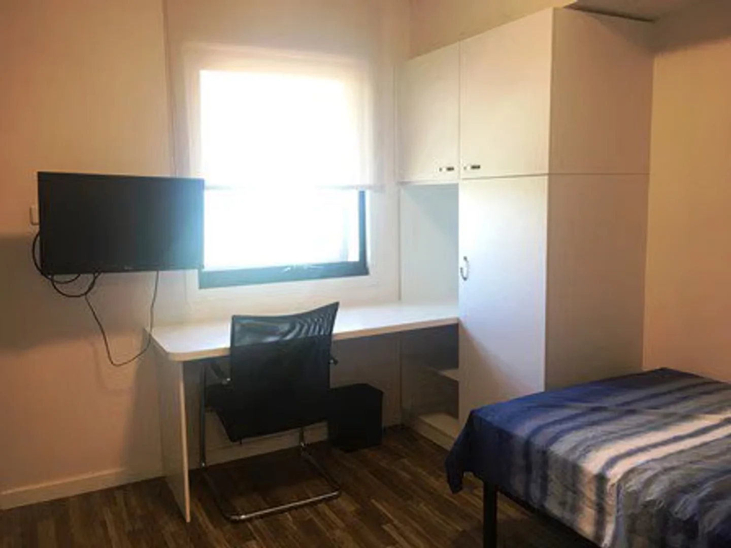 Self-contained studio for students in central 