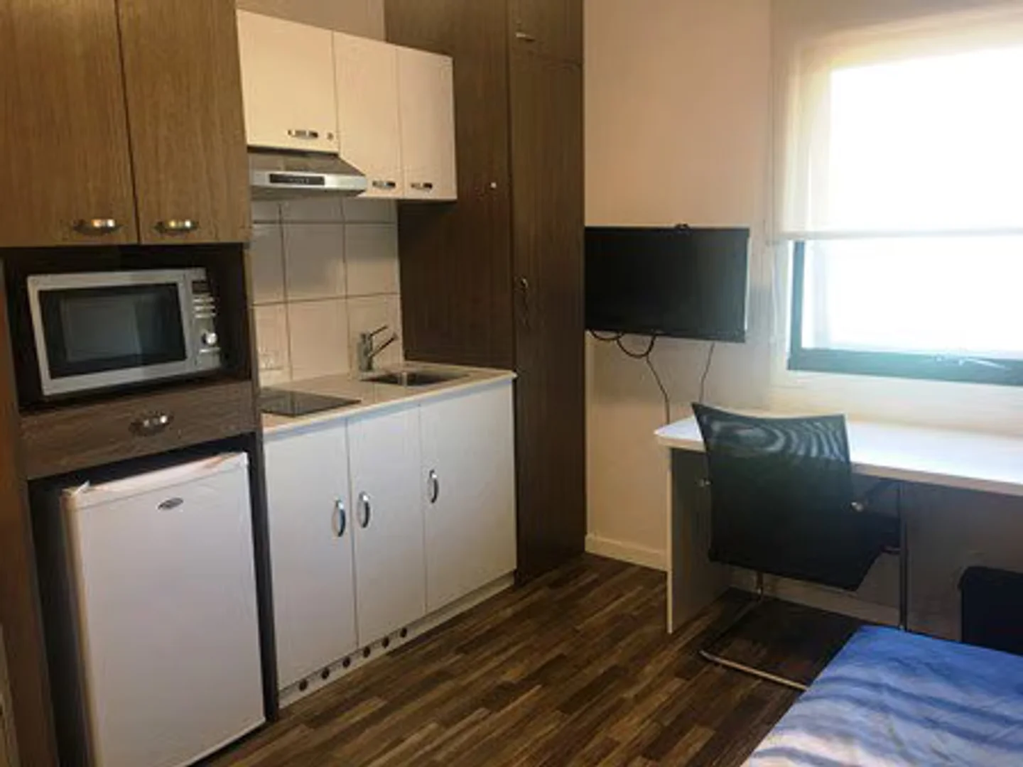 Self-contained studio for students in central 