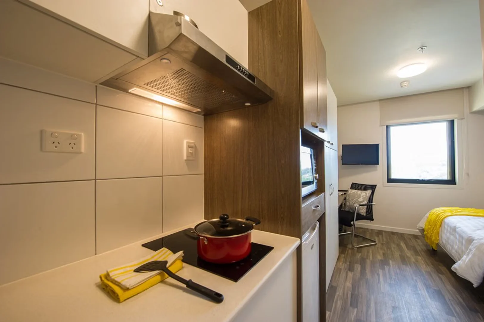 Compact studio apartment ideal for students in 