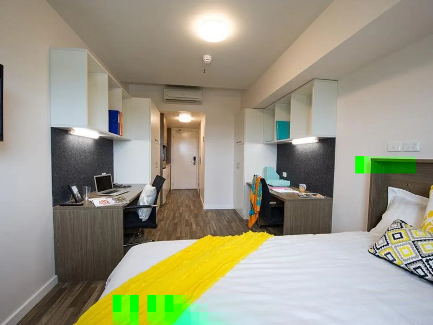Comfortable and spacious student room in 