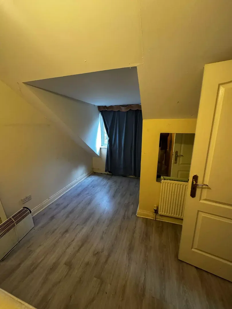 Quarto para alugar em apartamento de estudantes em , totalmente mobilado