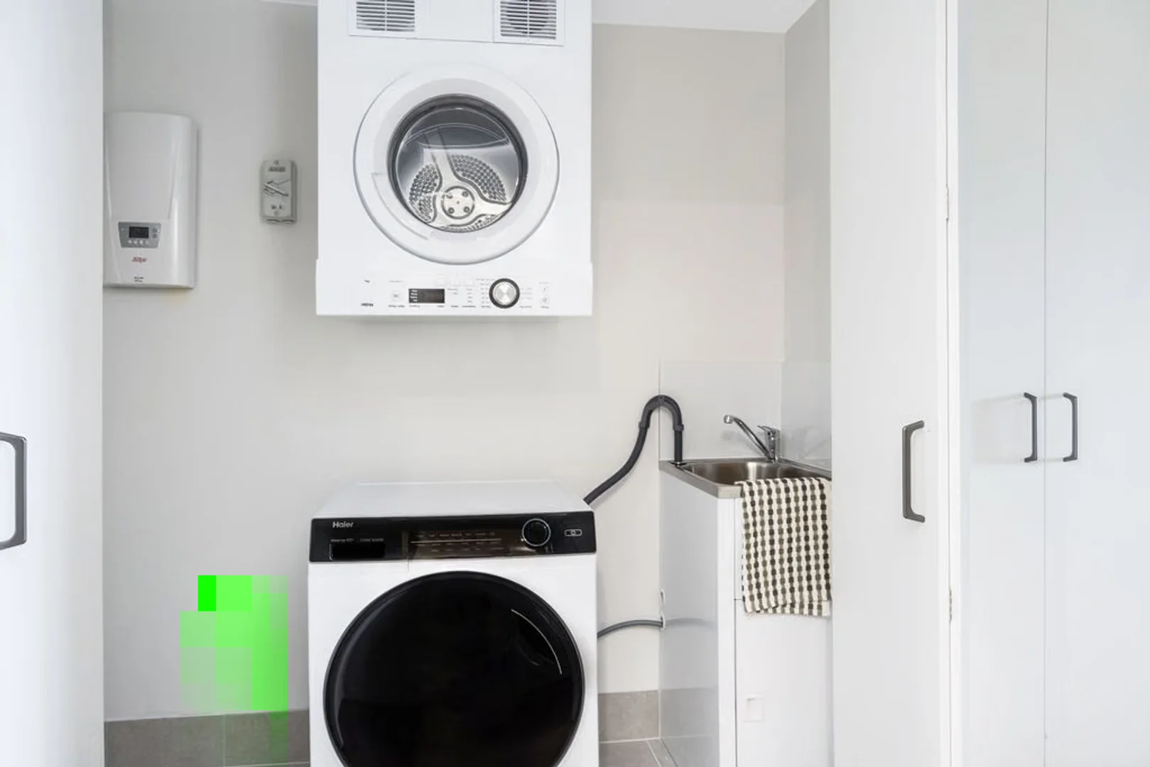 Chambre d'étudiant à avec espace d'étude et installations communes