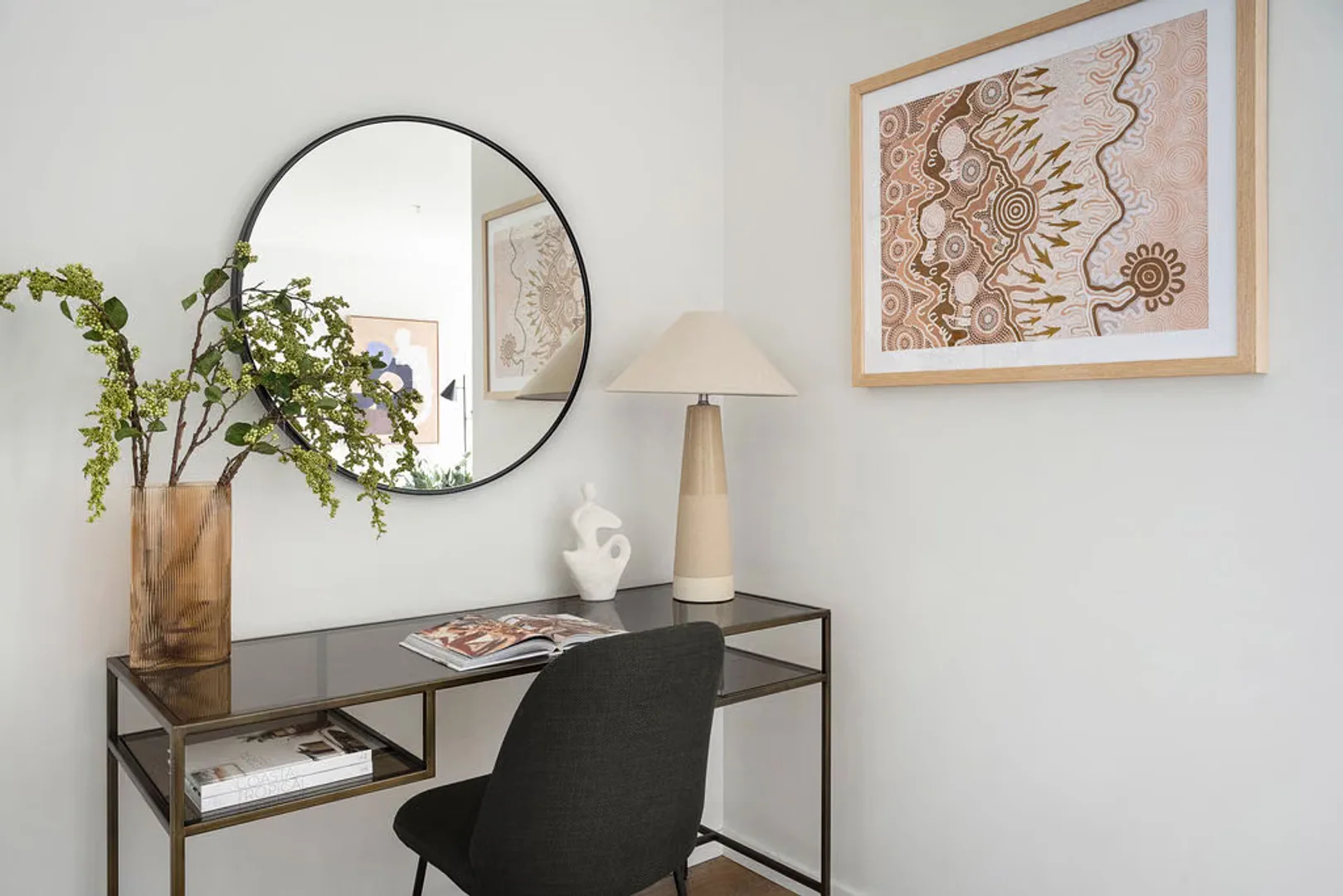 Chambre d'étudiant à  avec espace d'étude et installations communes
