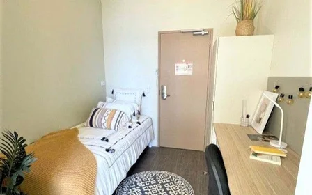 {area} de aylık kiralık oda