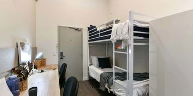 Quarto privado em Bramston Terrace, imagem 1 de 49