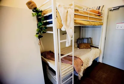 Quarto privado em Bramston Terrace, imagem 4 de 49