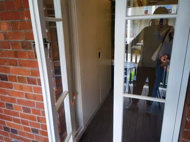 Quarto privado em Bramston Terrace, imagem 5 de 49