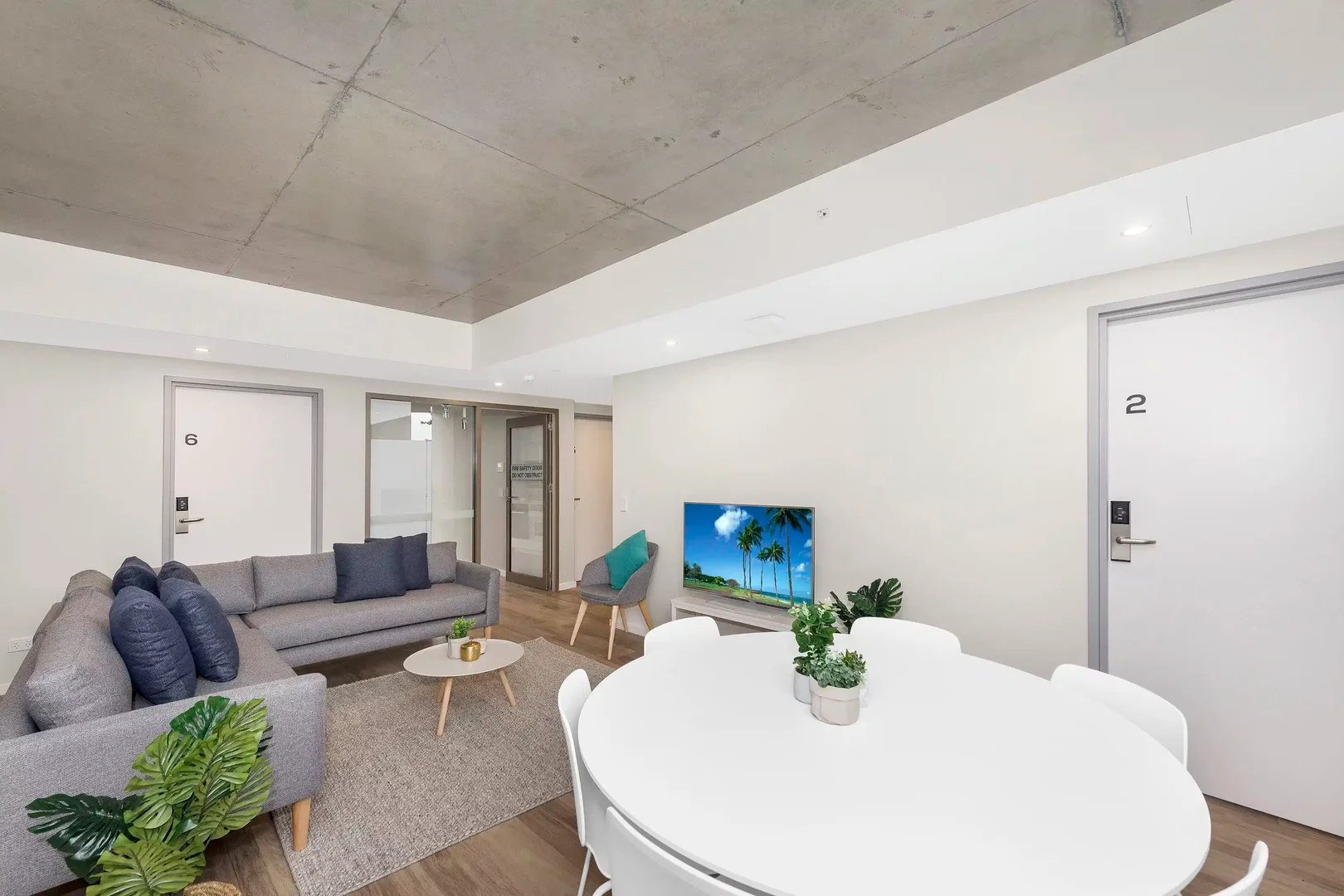 Bright and airy student room with easy university access in 