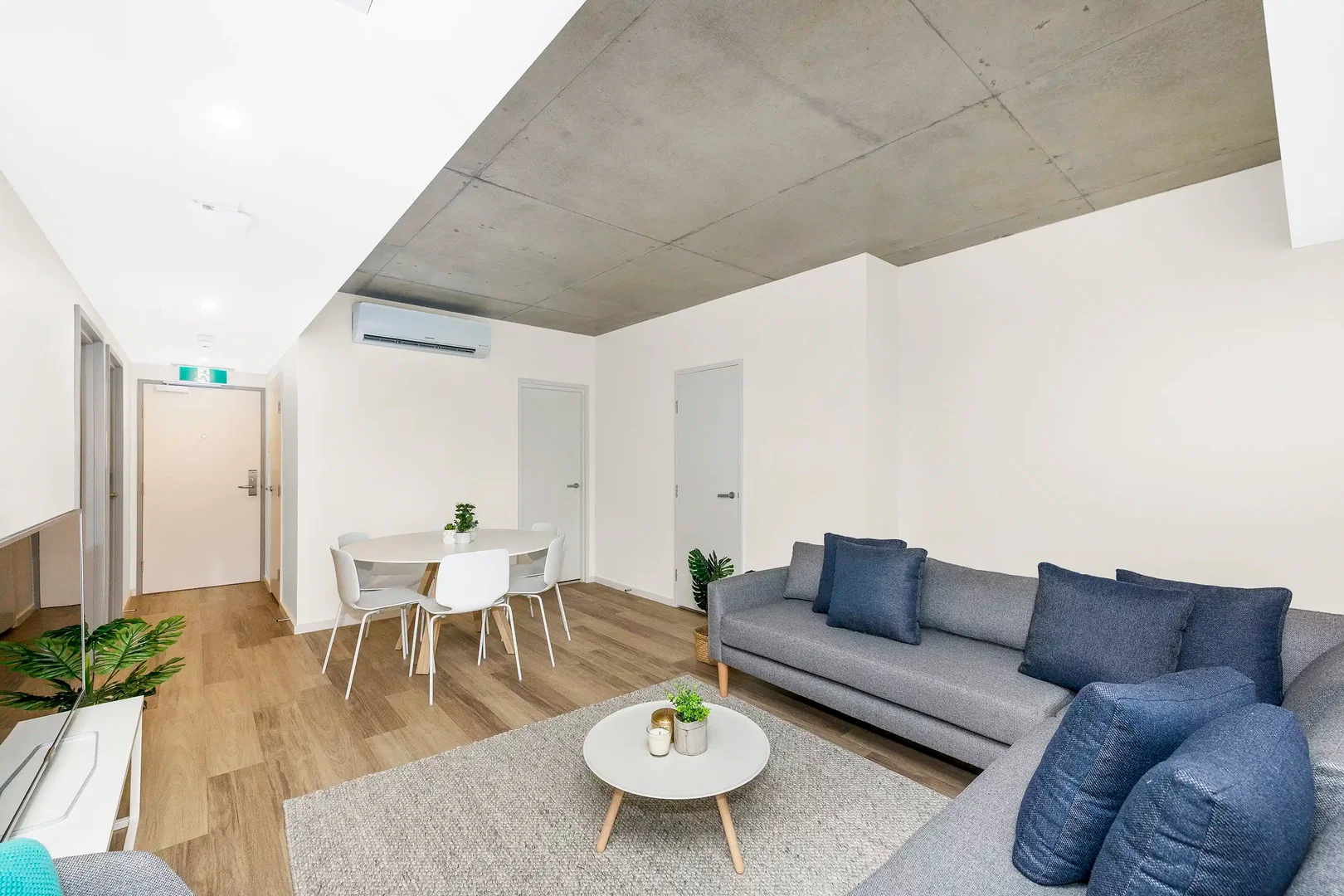 Room for rent in student apartment in , fully furnished