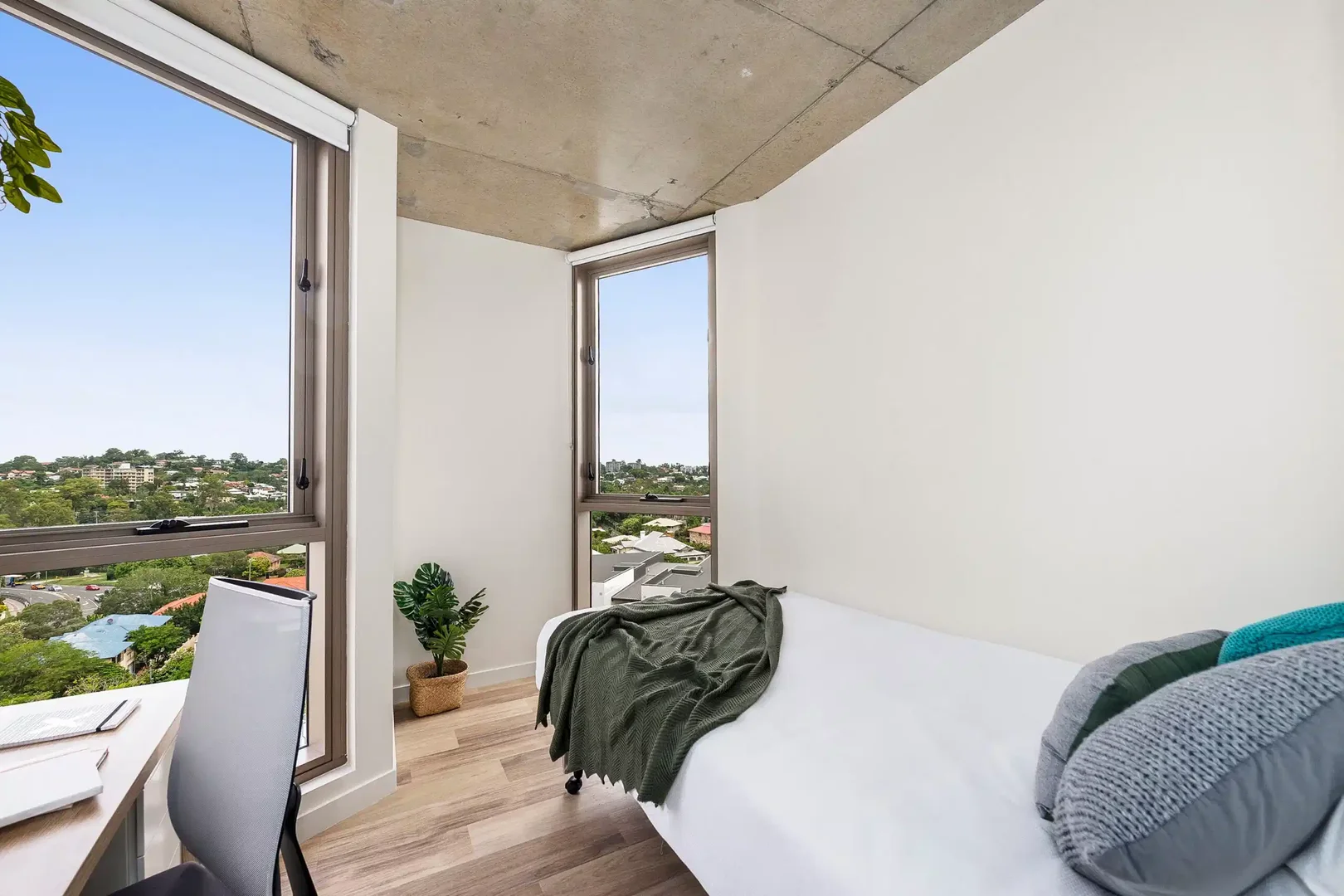 Economical student room with convenient location in 