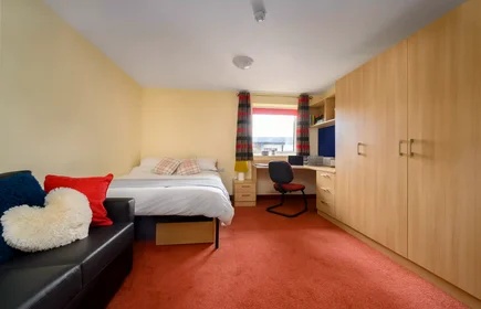 Quarto privado em Ferncliffe Road, imagem 18 de 23